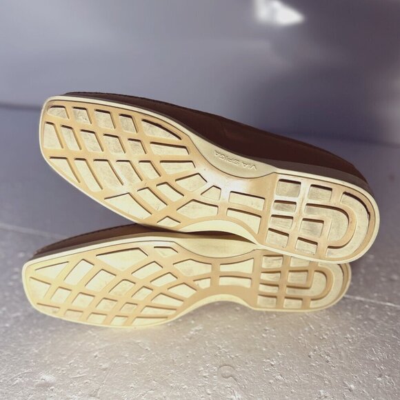 Via Spiga SZ12 Tan Suede Italian Leather slip on Old Money Office Casual Classic - Picture 7 of 8